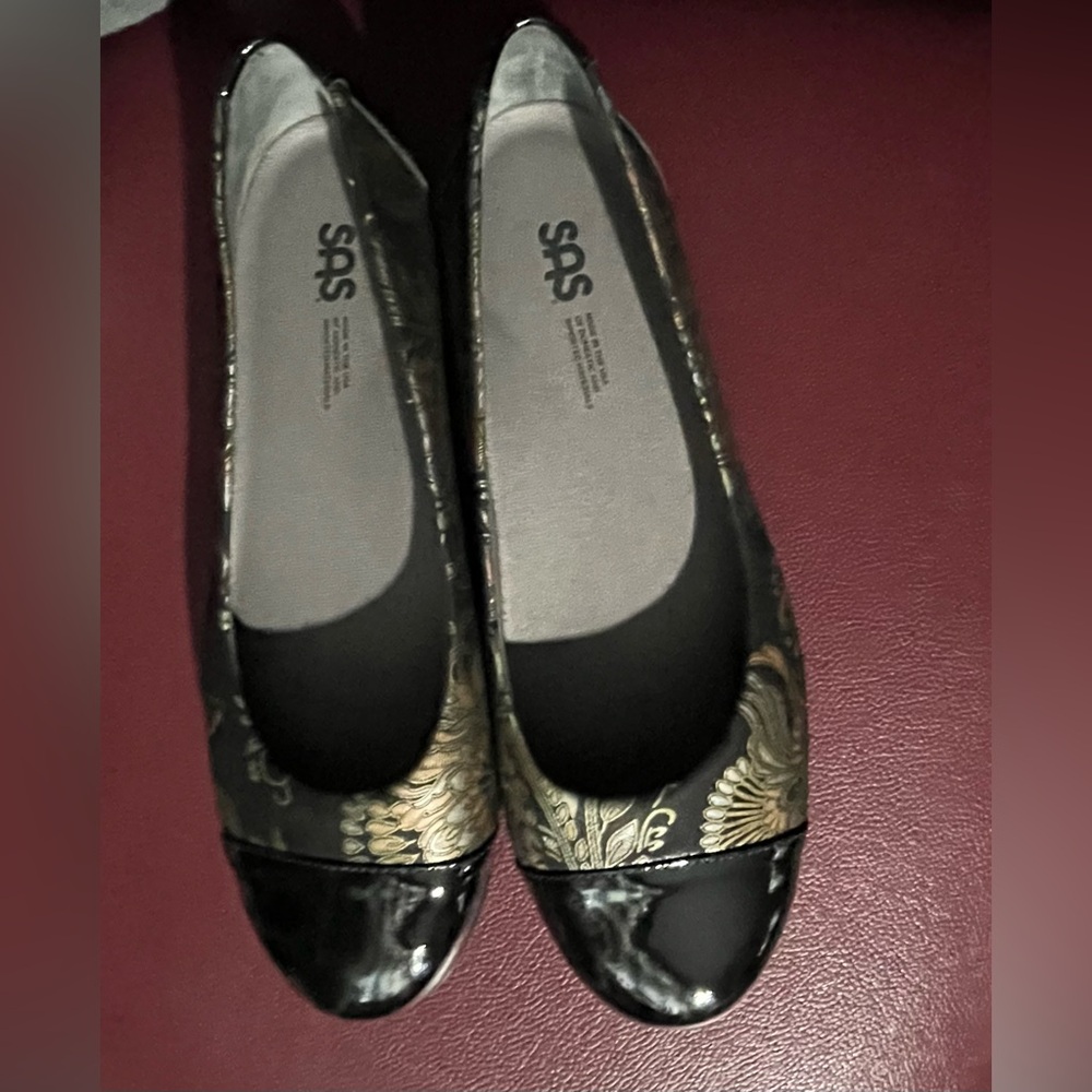 SAS Women's Elegant Black and Gold Loafers